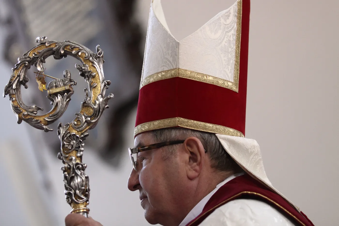 Abp Głódź o Smoleńsku i TV Trwam: To nerwicuje, wyprowadza ludzi na ulice