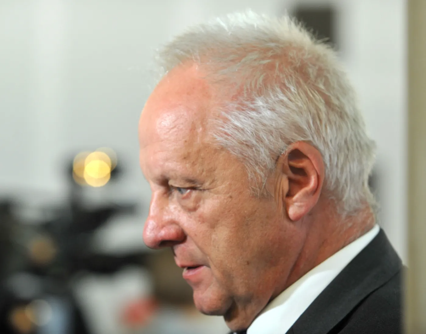 Niesiołowski mówi, o co chodzi tym, co "wyją przed Sejmem"