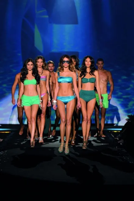 3382165-calzedonia-fashion-show.jpg