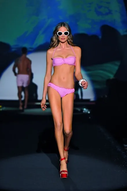3382213-calzedonia-fashion-show.jpg