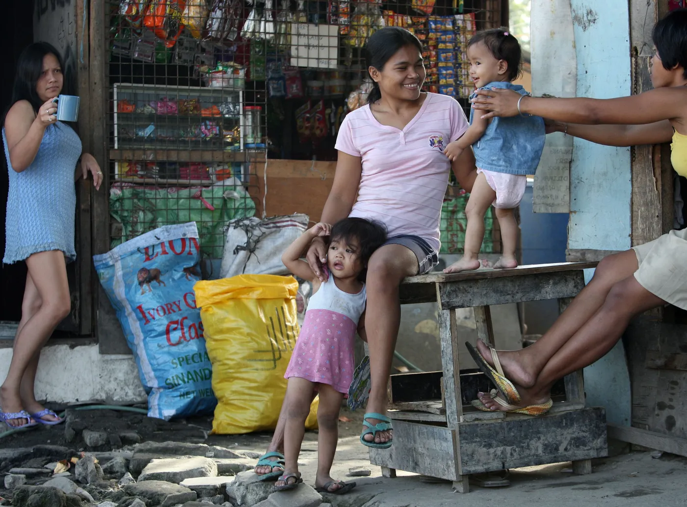 3158695-filipiny-manila-slumsy.jpg