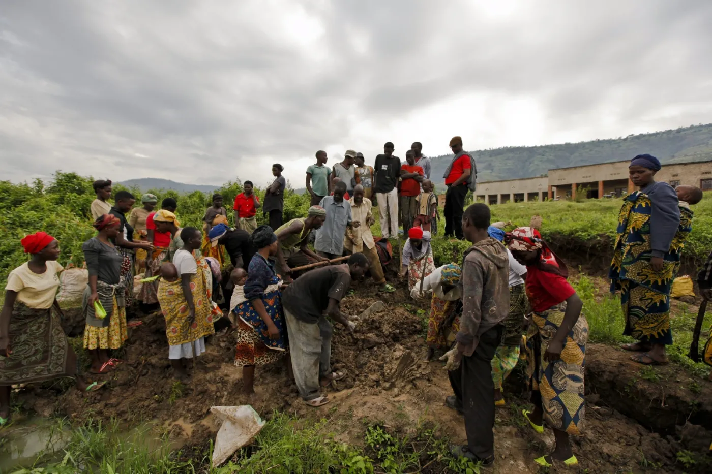 3663175-afryka-rwanda-garncarstwo.jpg