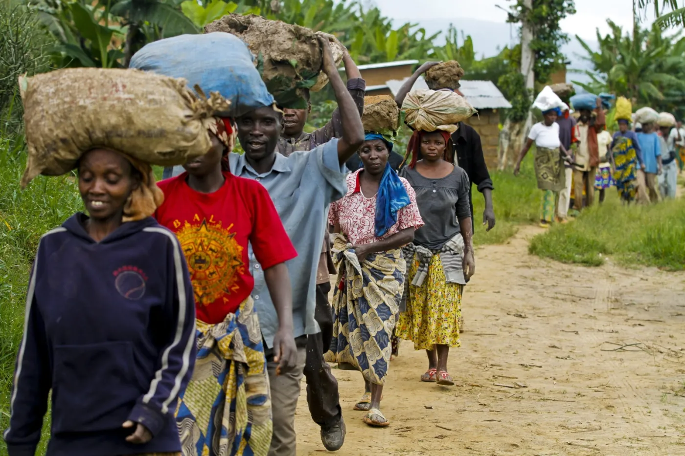 3663349-afryka-rwanda-garncarstwo.jpg