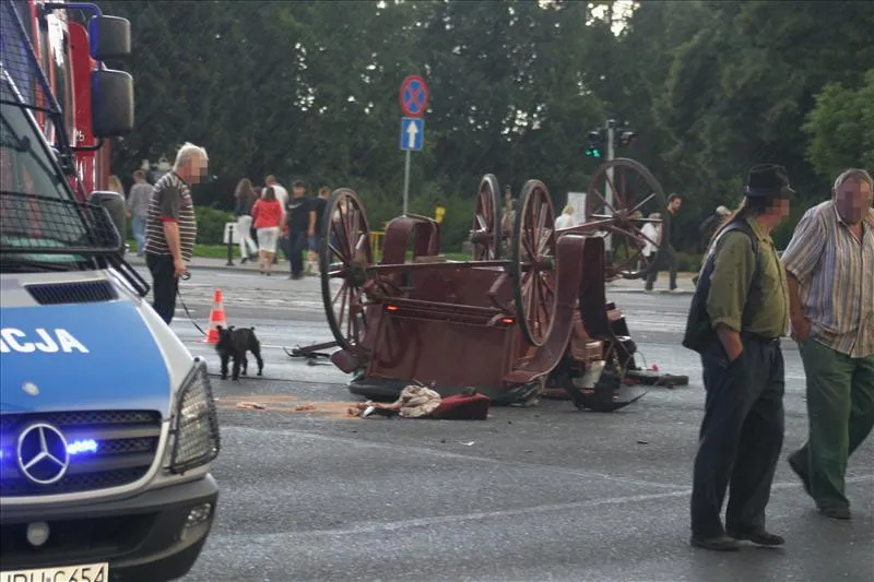 Wypadek ślubej bryczki w Poznaniu