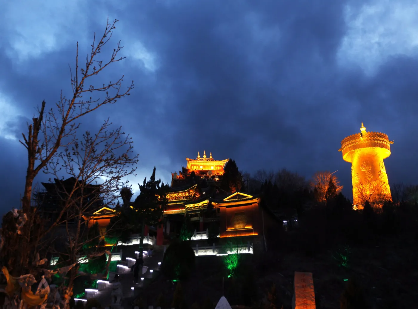 3529809-shangri-la-chiny-tybet.jpg