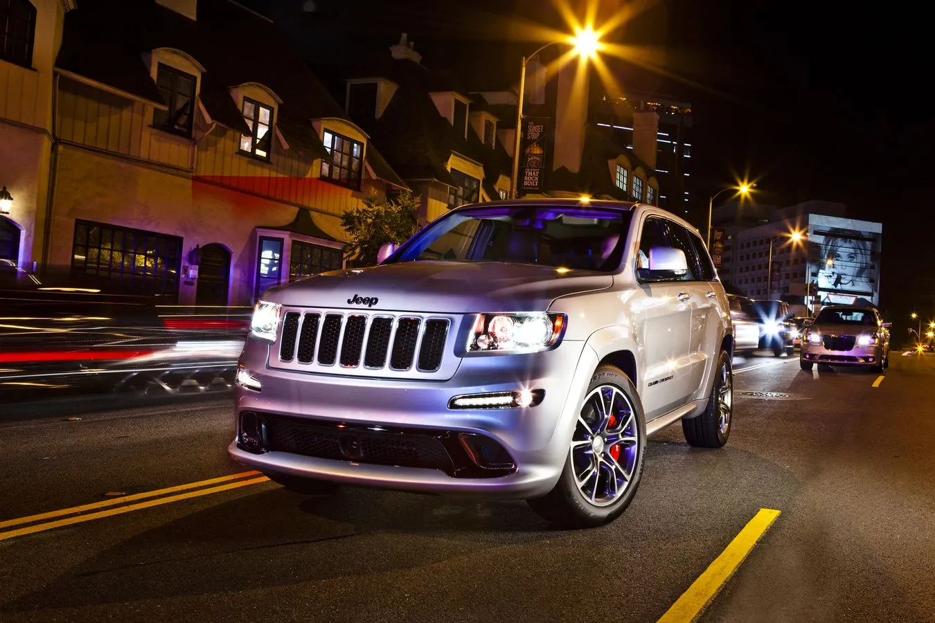 3047777-jeep-grand-cherokee-srt8.jpg