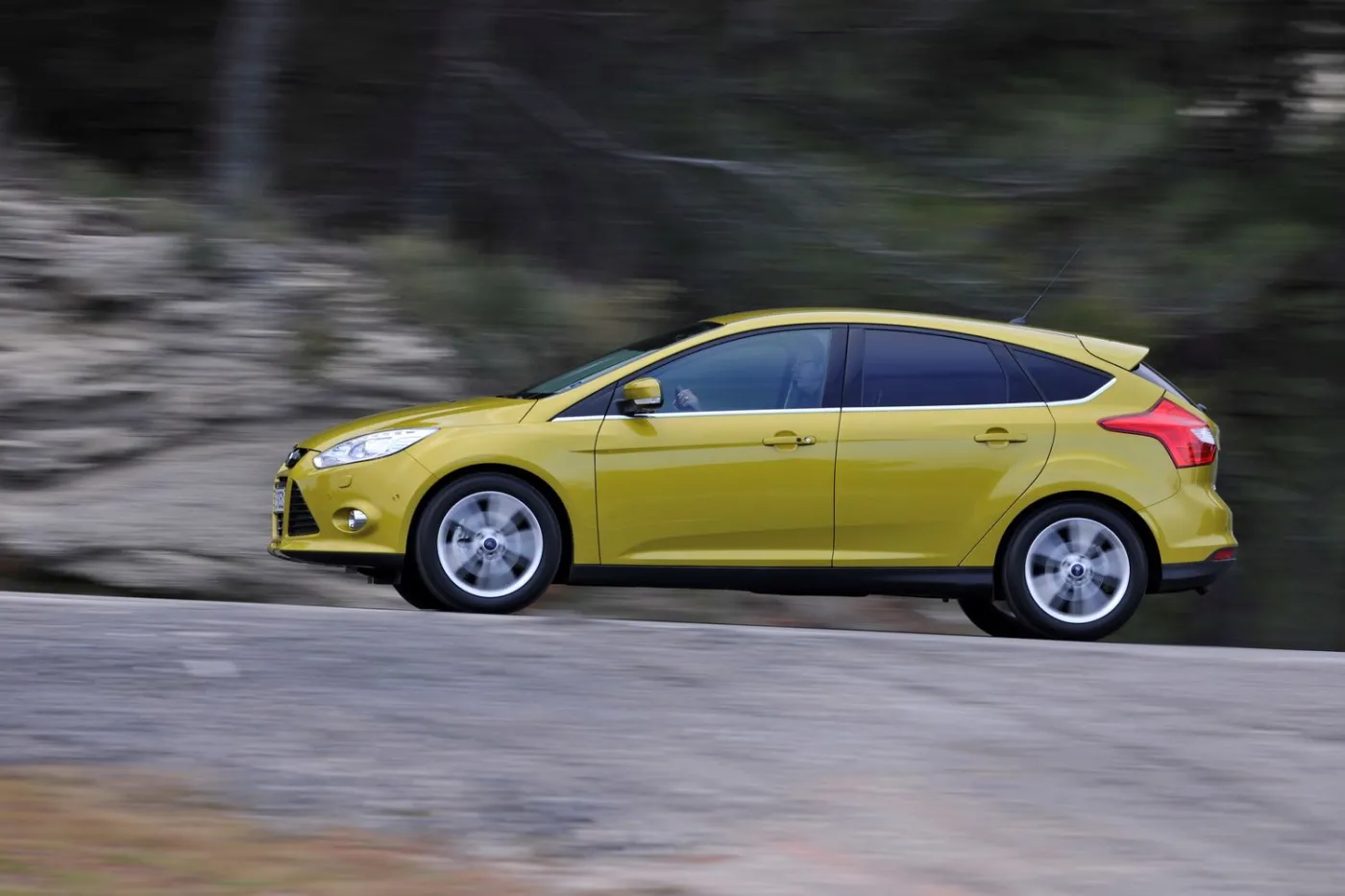 3583583-focus-uk-ecoboost-track.jpg