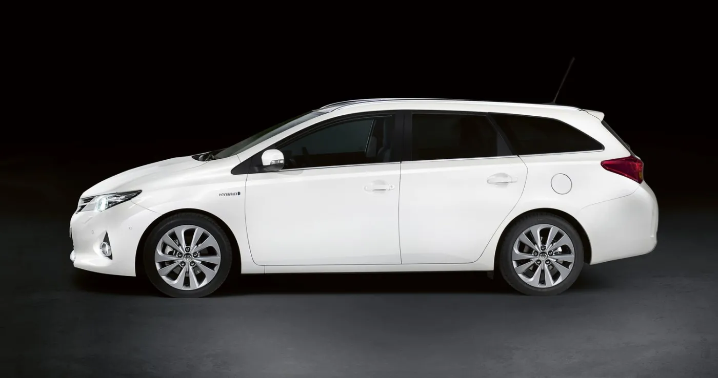 4082727-auris-touring-sports-4.jpg