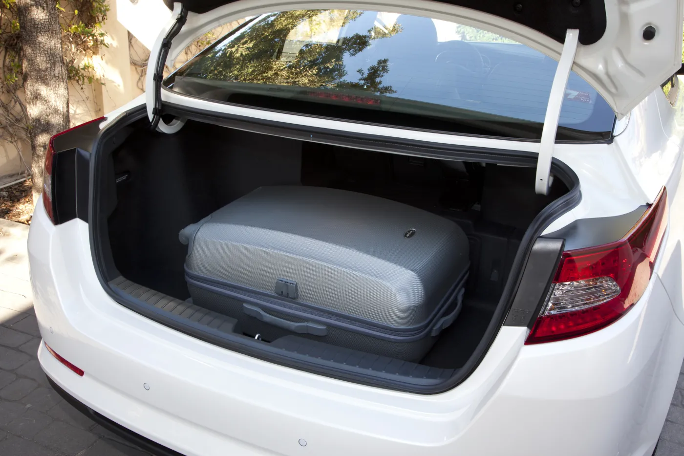 4104966-kia-optima-interior-05.jpg