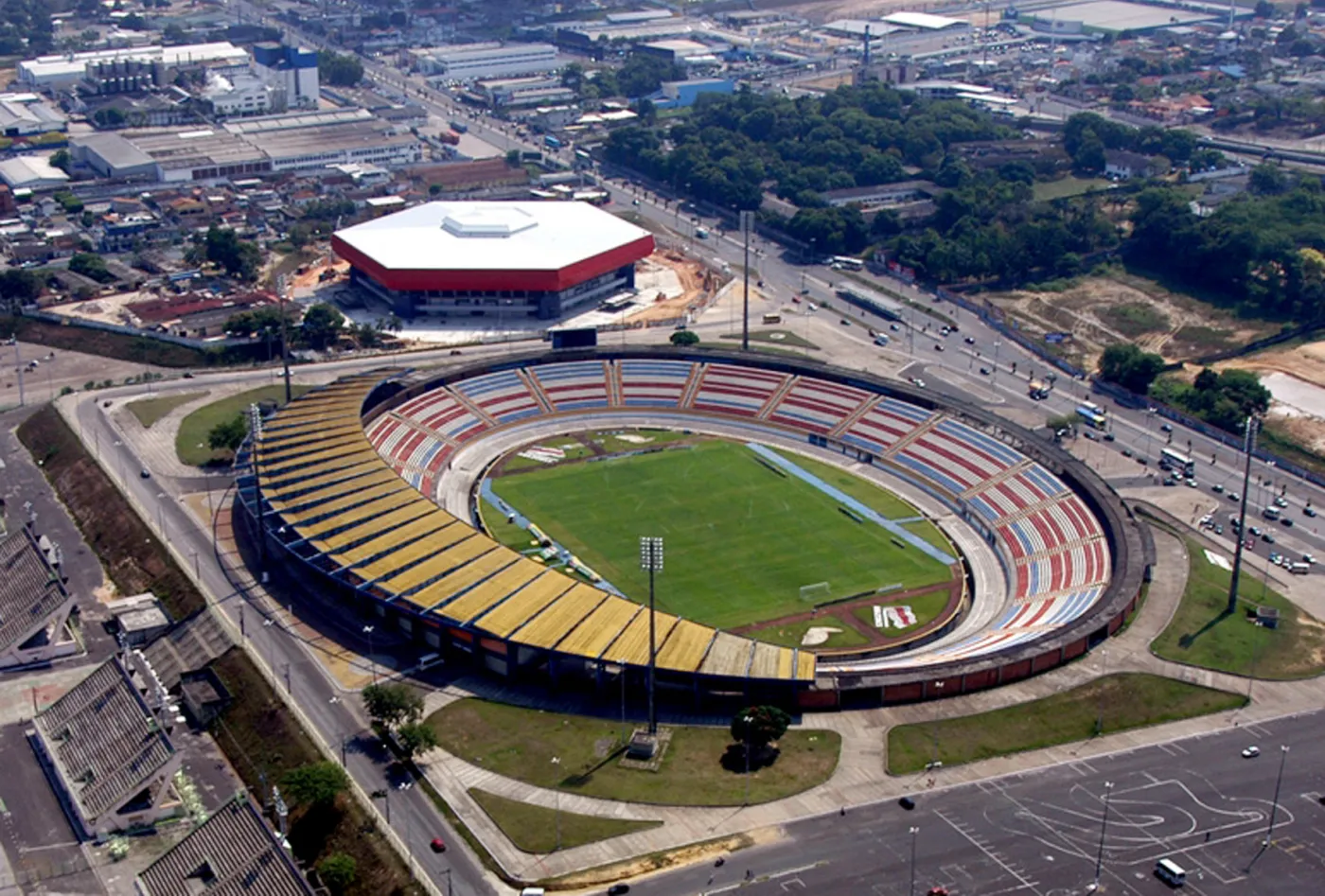 4130045-manaus-vivaldo-stadion.jpg