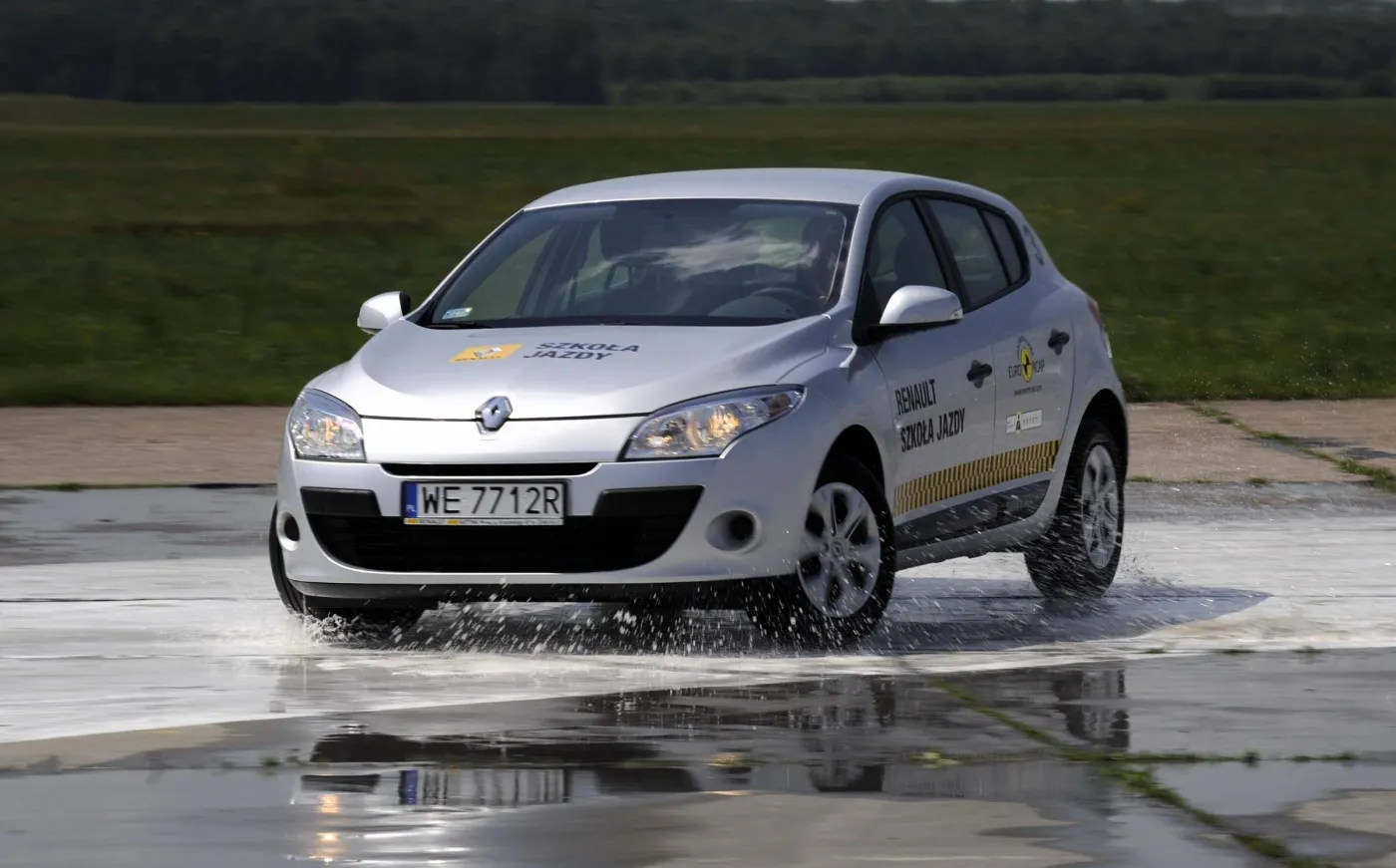 3856982-szkola-jazdy-renault-1-9.jpg