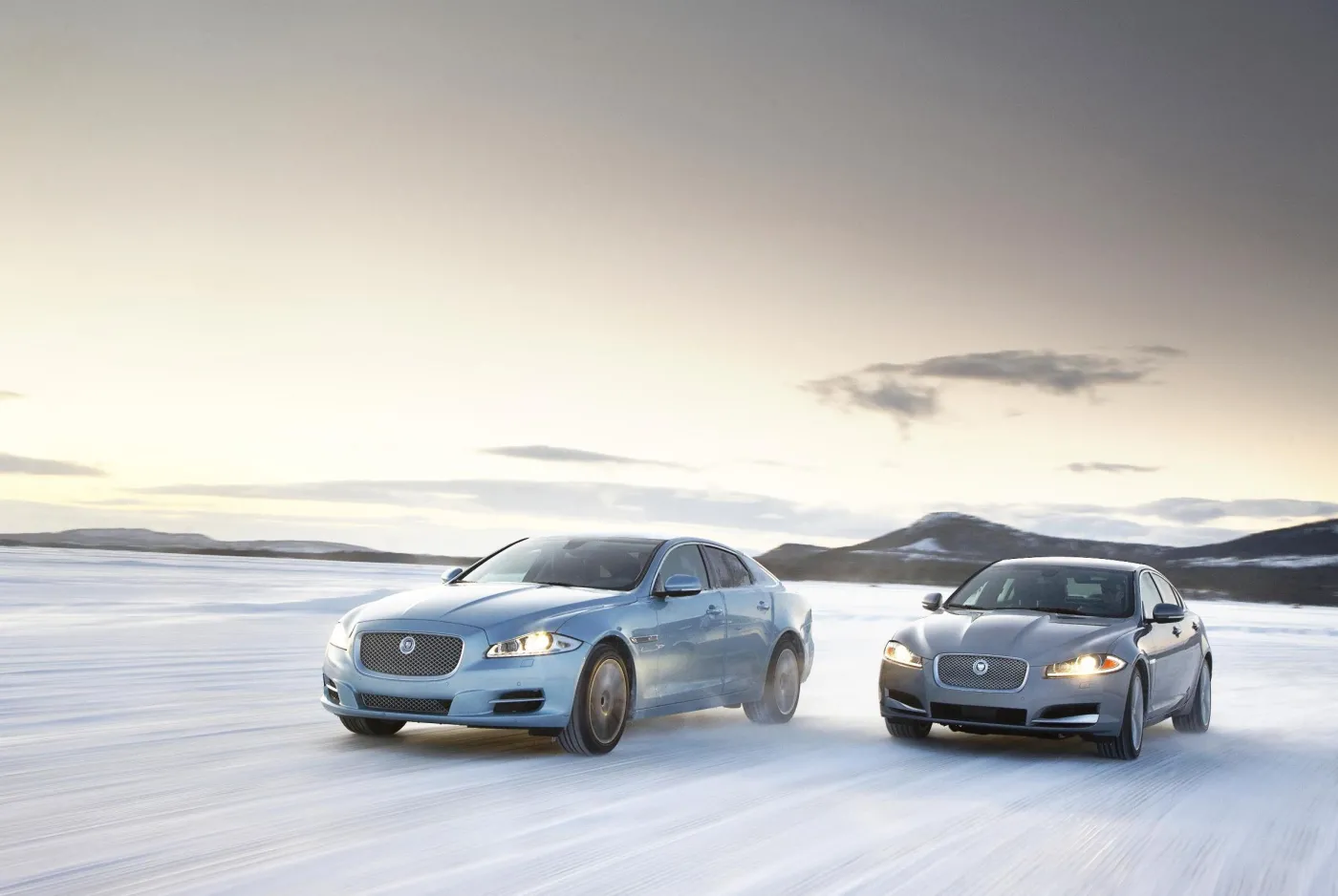 3924075-jag-awd-xj-xf-160812-6.jpg