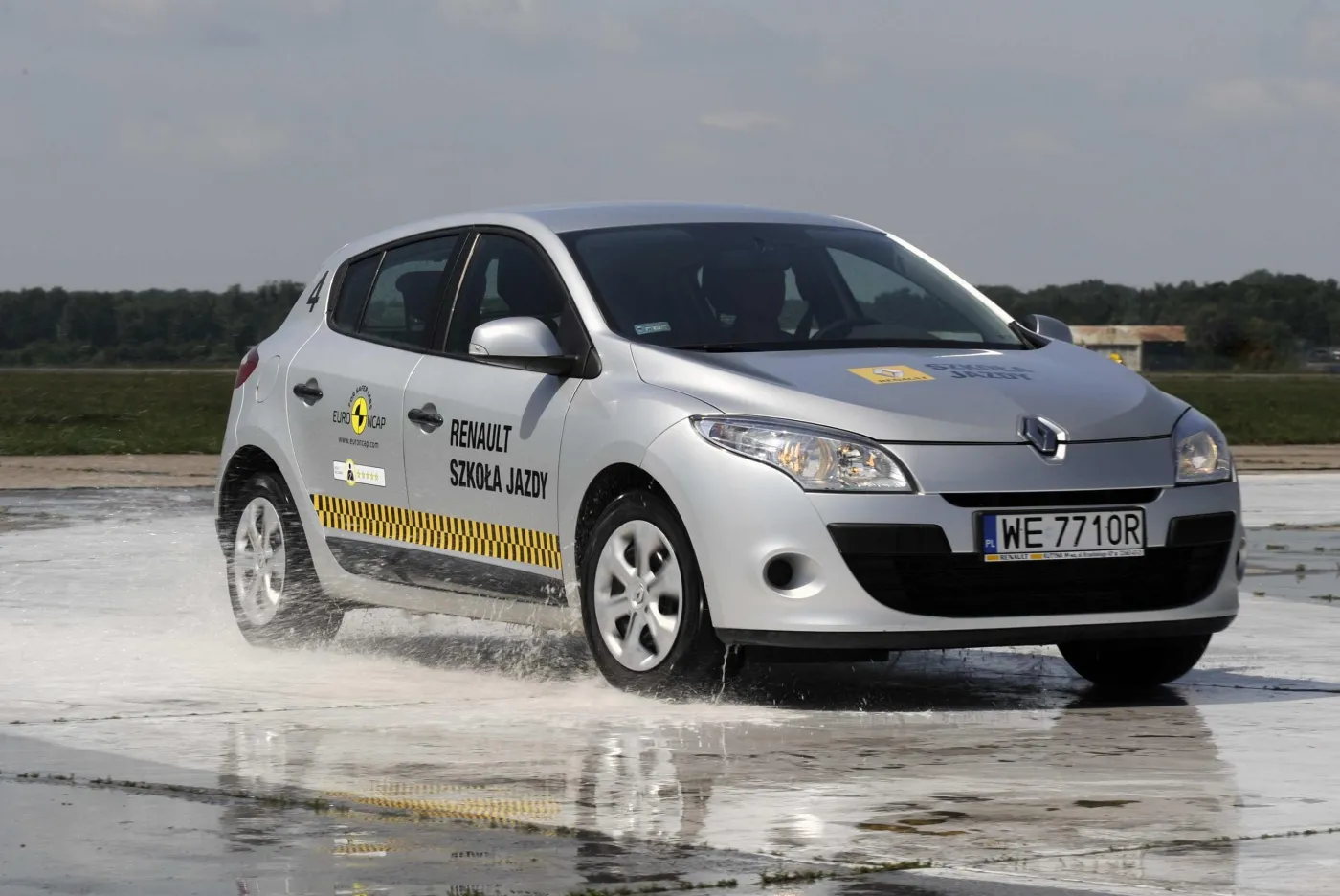 3857121-szkola-jazdy-renault-b.jpg