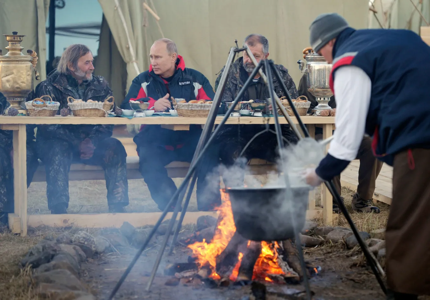 3994025-putin-uczy-latac-zurawie.jpg