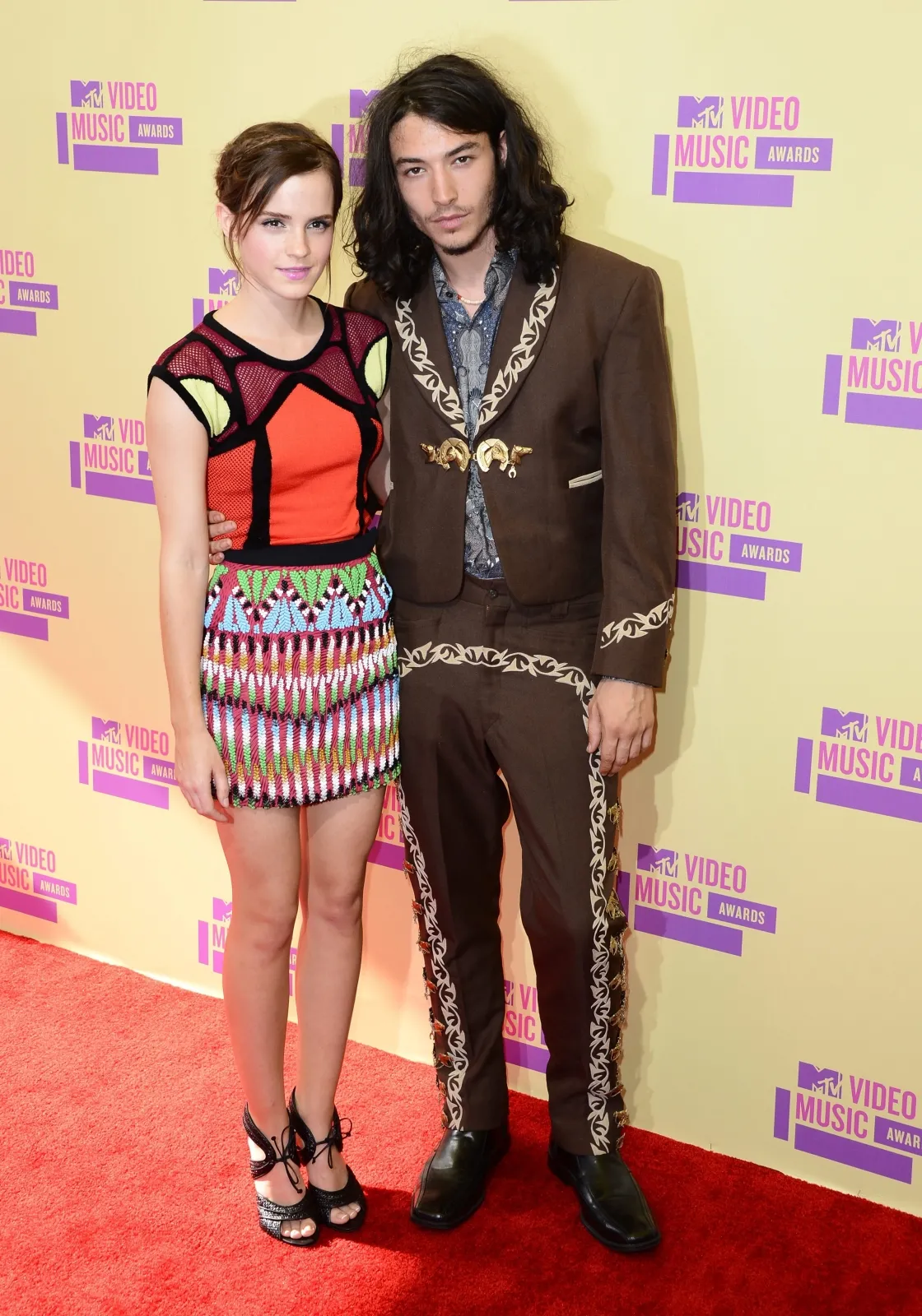 4002221-emma-watson-i-ezra-miller.jpg