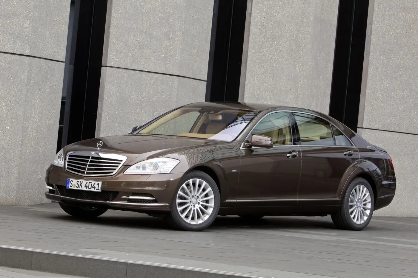 4474409-w221-s-350-blueefficiency.jpg