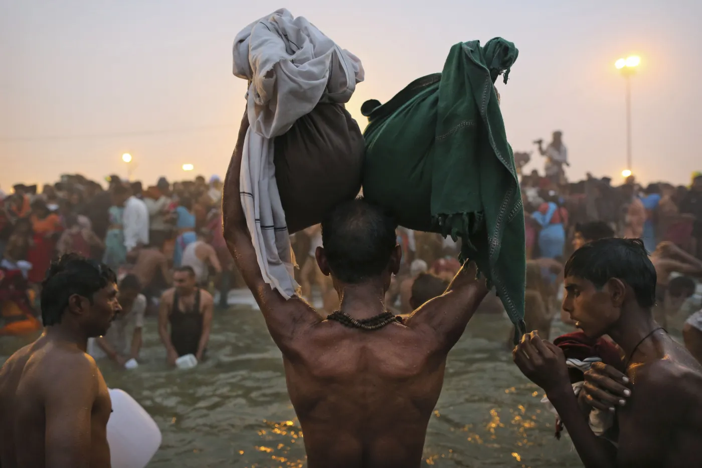 4515858-swieto-kumbh-mela-indie.jpg