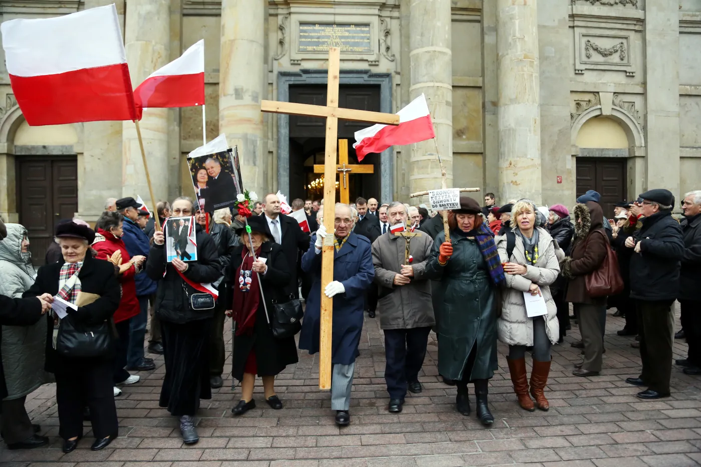 4257774-miesiecznica-smolenska.jpg