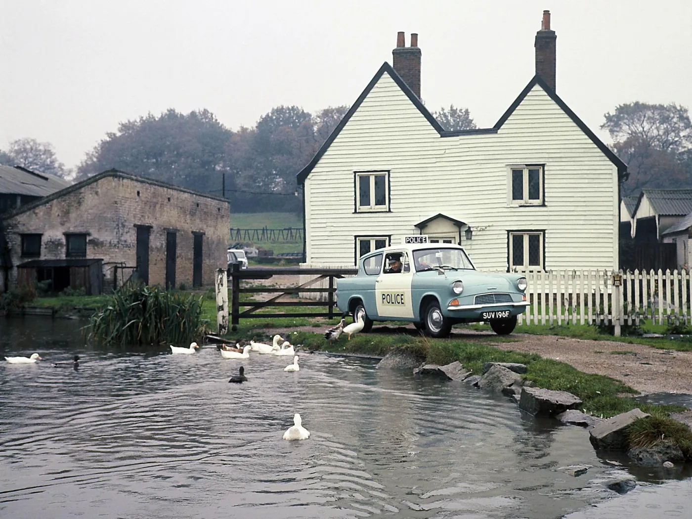 4270511-616573-1967-1001-anglia.jpg