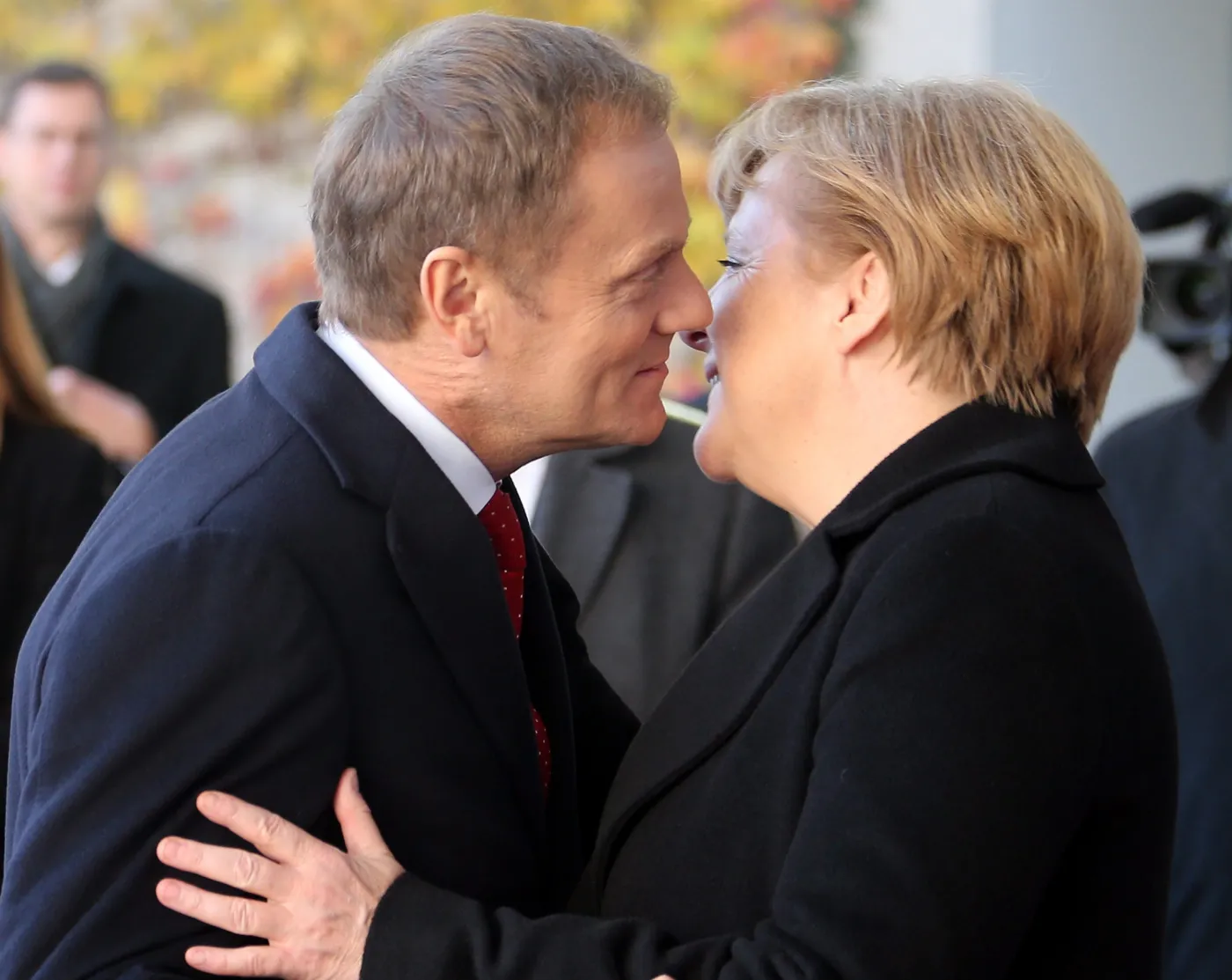 Ciepłe przywitanie, a potem konsultacje. Tusk w Berlinie. ZDJĘCIA