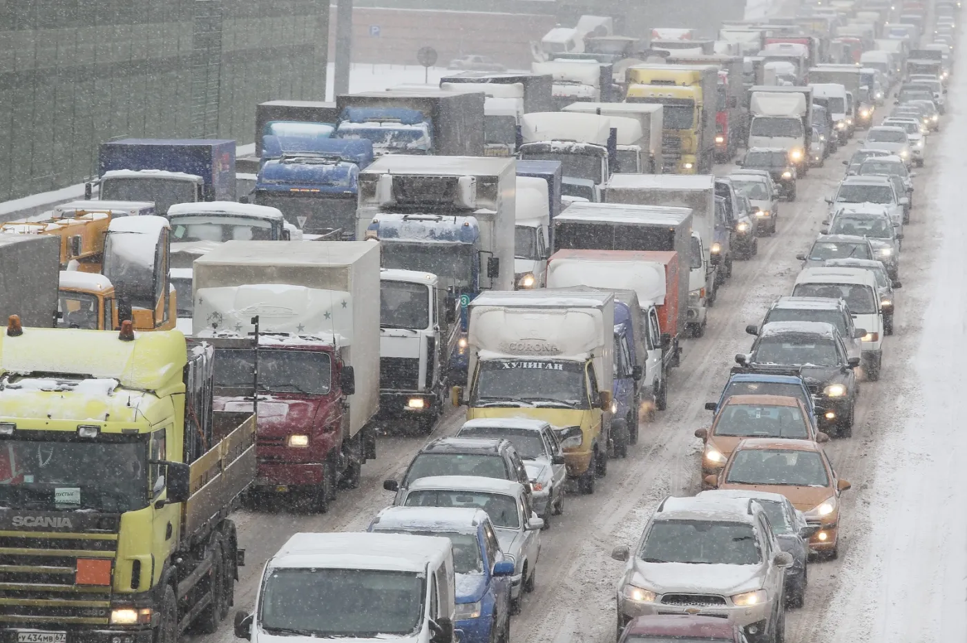 200-kilometrowy korek. Przez śnieg