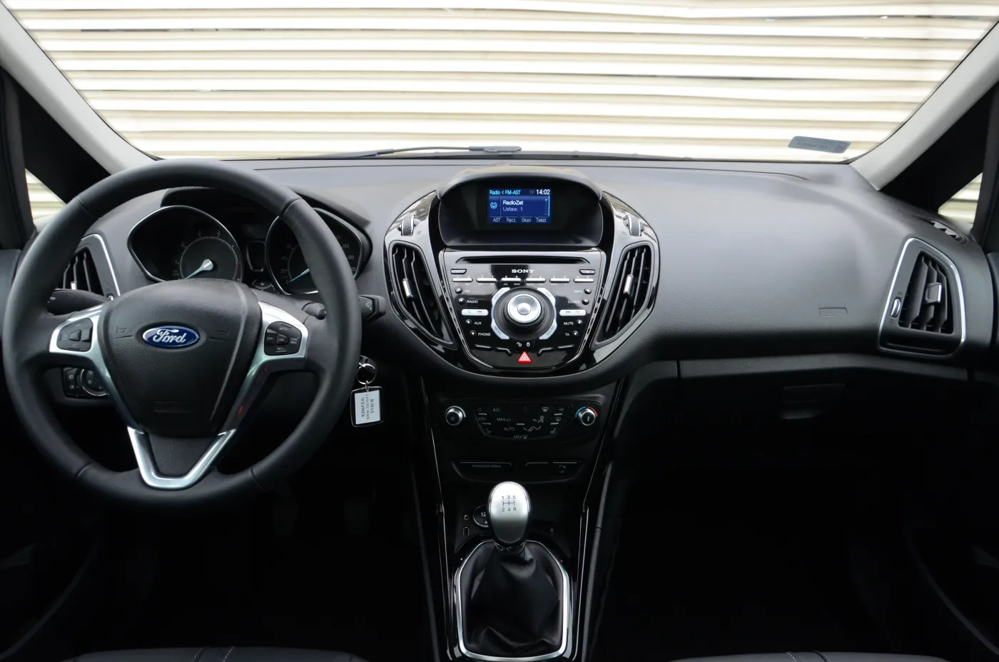 Wciśnie się wszędzie, a jego silnik robi zamieszanie na drogach. Ford b-max - test dziennik.pl