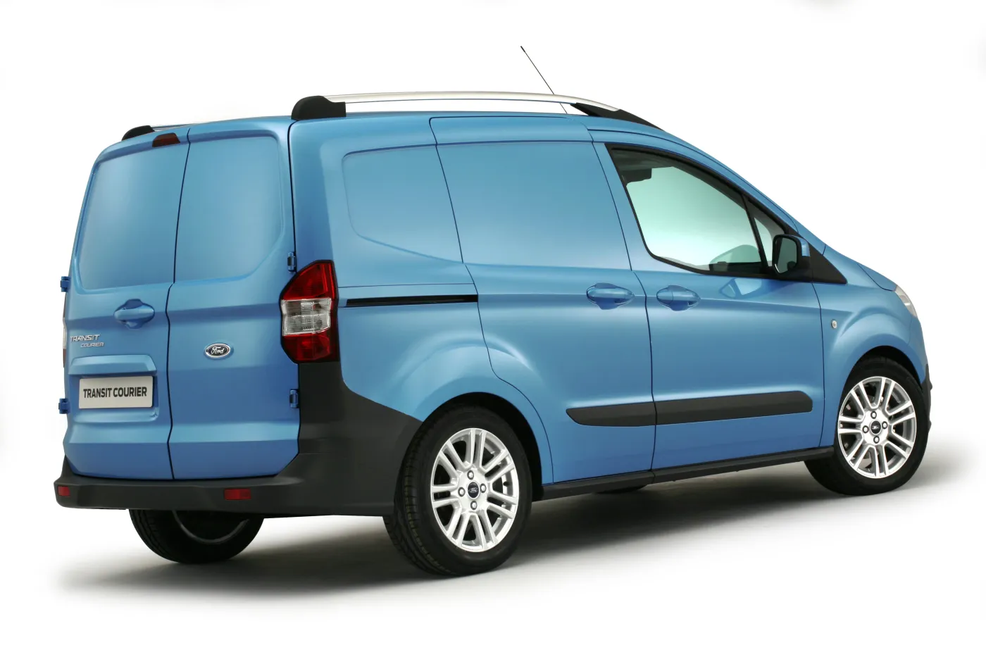 4831816-cv2013-transitcourier-04.jpg