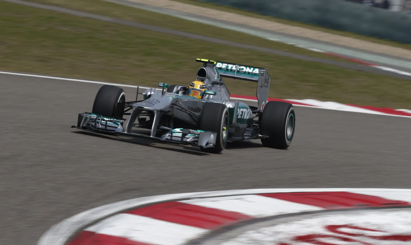 Lewis Hamilton na torze