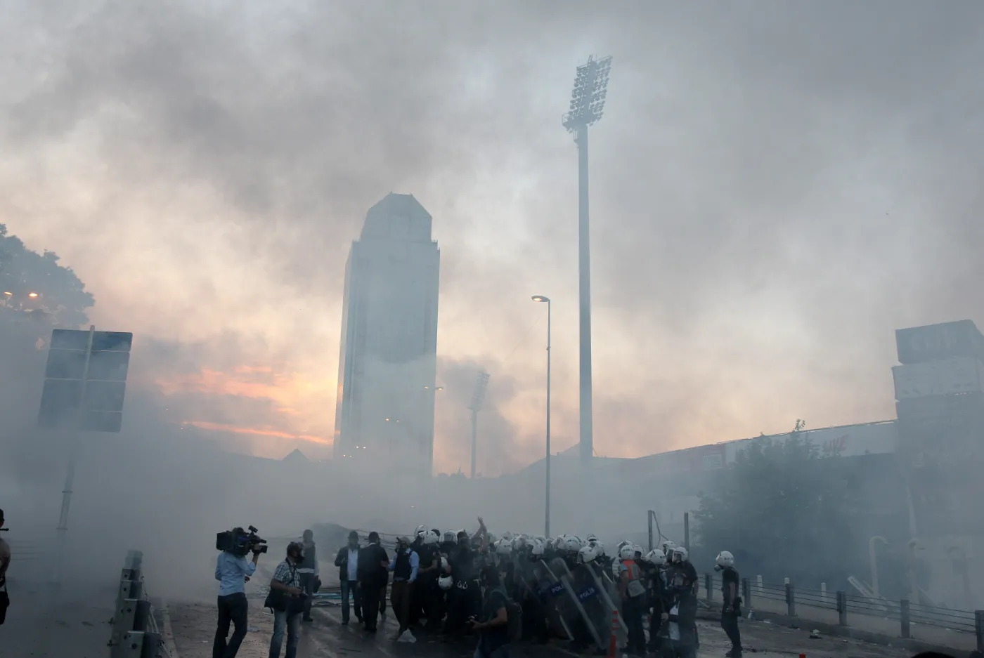 5045722-turcja-zamieszki-protest.jpg