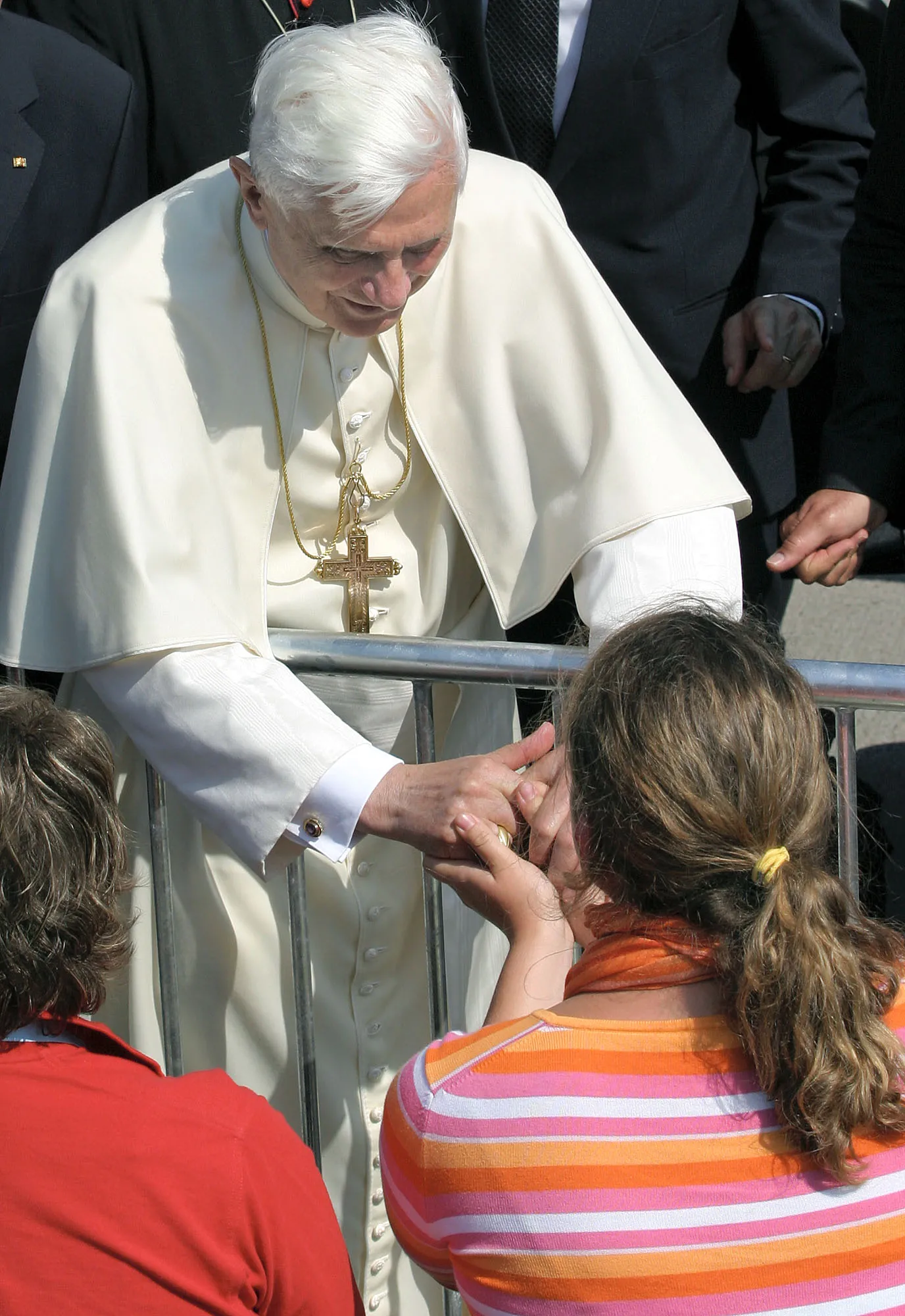4667821-benedykt-xvi-w-kolonii.jpg