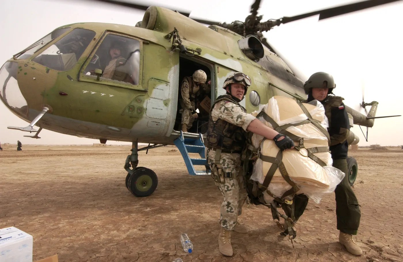 4752856-polacy-irak-wojsko-armia.jpg
