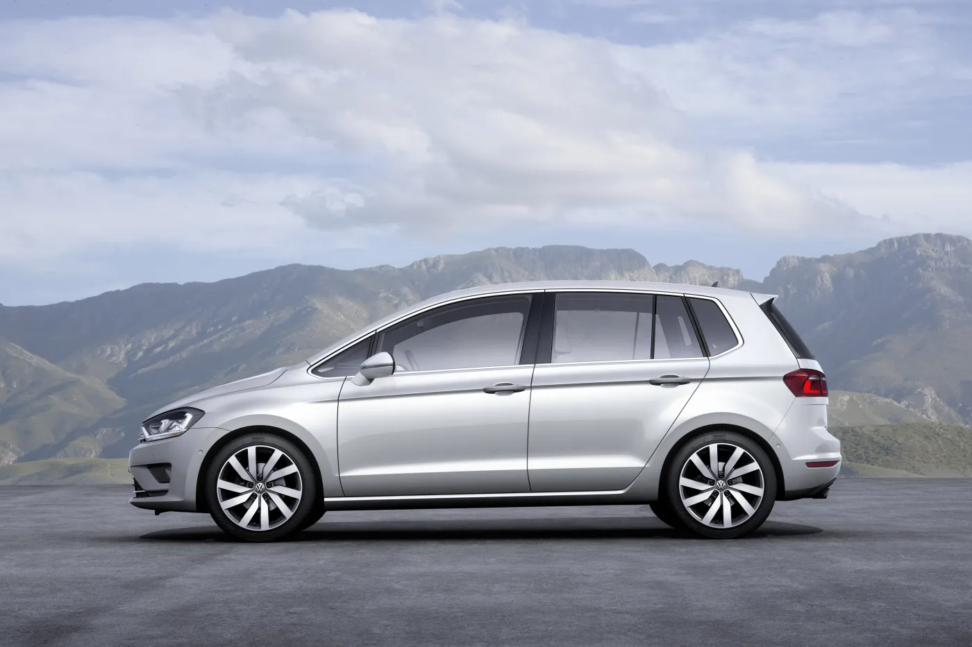 5384185-golf-sportsvan-concept-02.jpg