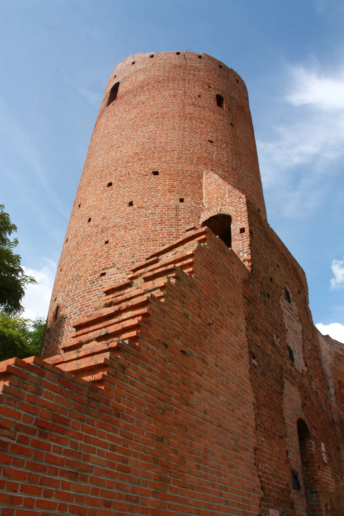 5409457-zamek-w-czersku-czersk.jpg
