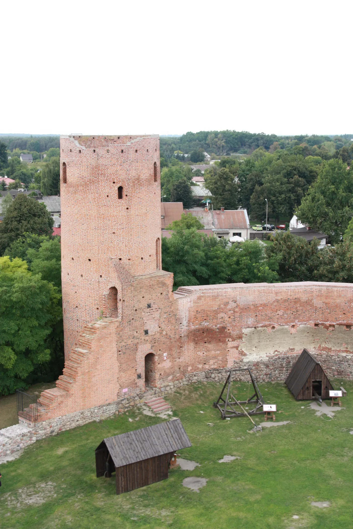 5410095-zamek-w-czersku-czersk.jpg