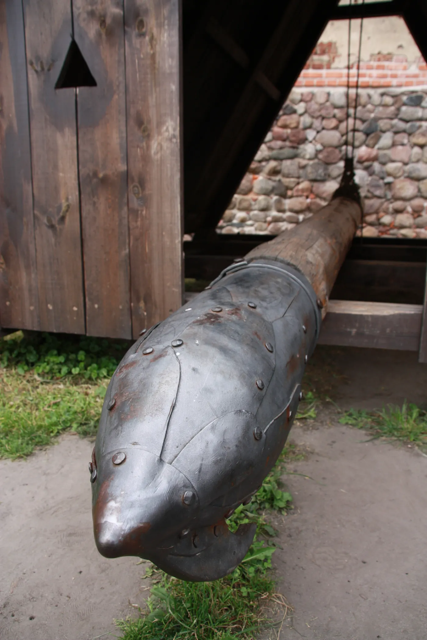 5410182-zamek-w-czersku-czersk.jpg