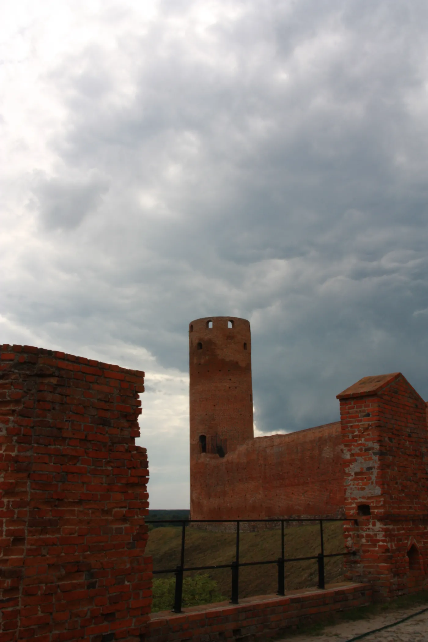 5410269-zamek-w-czersku-czersk.jpg