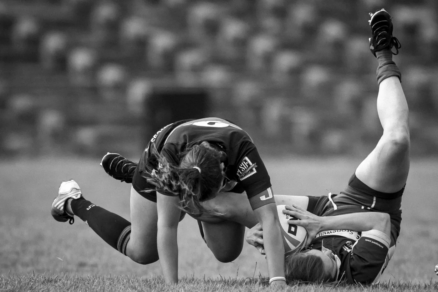 5413937-kobiety-tez-graja-w-rugby.jpg