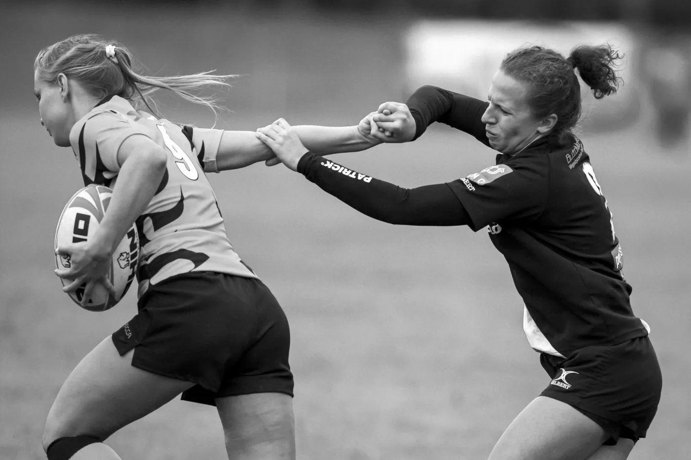 5414024-kobiety-tez-graja-w-rugby.jpg