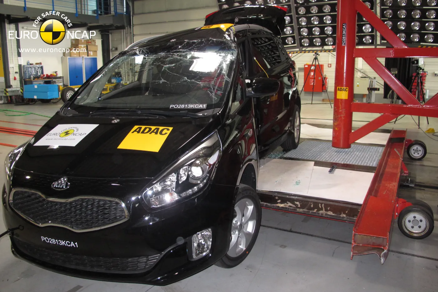 5452156-kia-carens-test-euro-ncap.jpg
