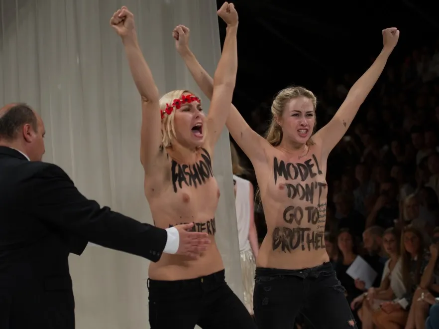 5463446-paris-fashion-week-femen.jpg