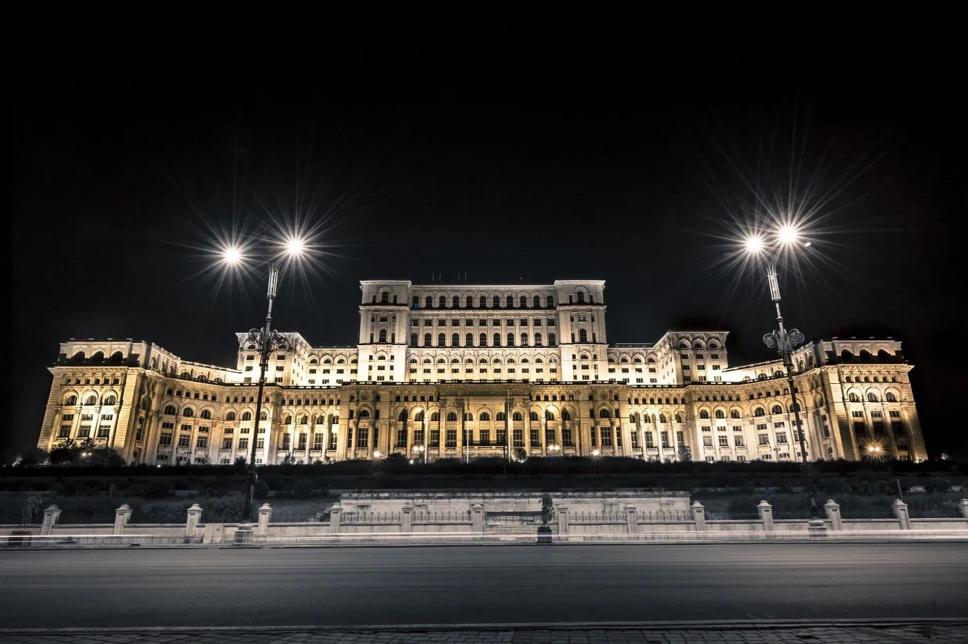 5482190-palace-of-the-parliament.jpg