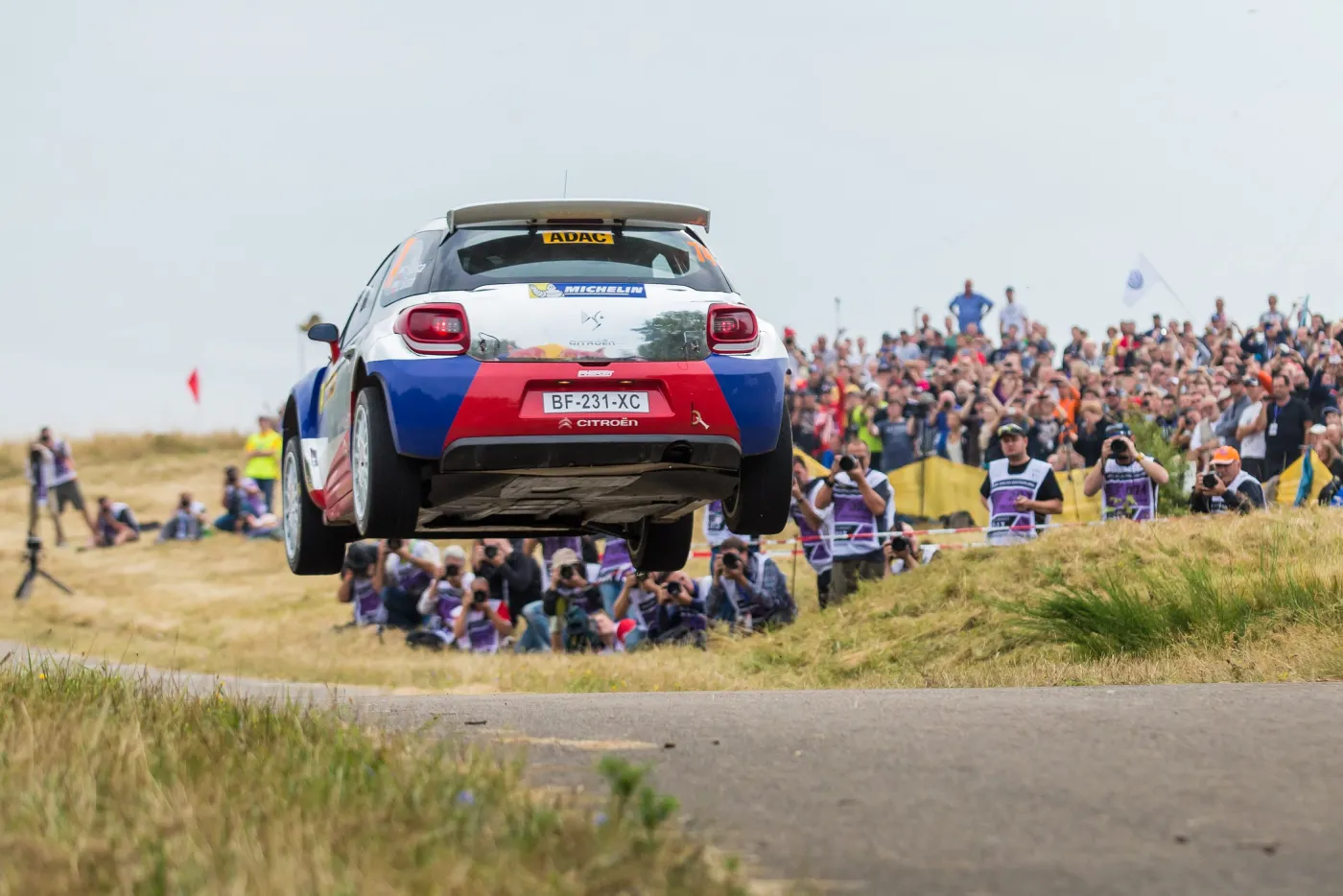 Loeb wypadł z trasy Rajdu Francji. Kubica nadal prowadzi w WRC-2