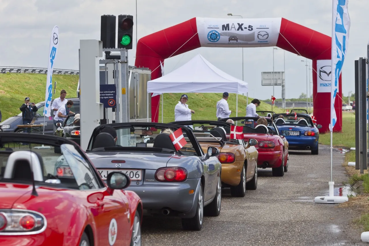 5099479-mazda-max-5-2013-14-jpg72.jpg
