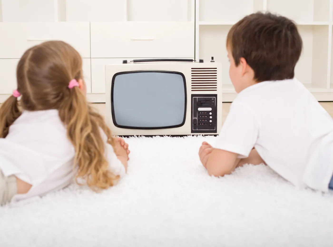 Dzieci przed telewizorem