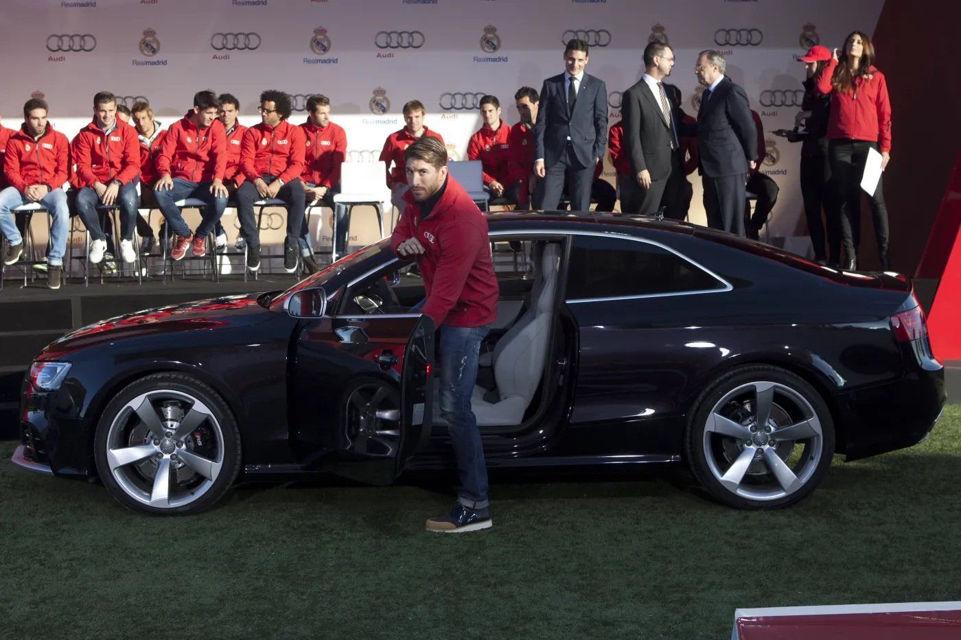 5687859-sergio-ramos-i-audi-rs6.jpg