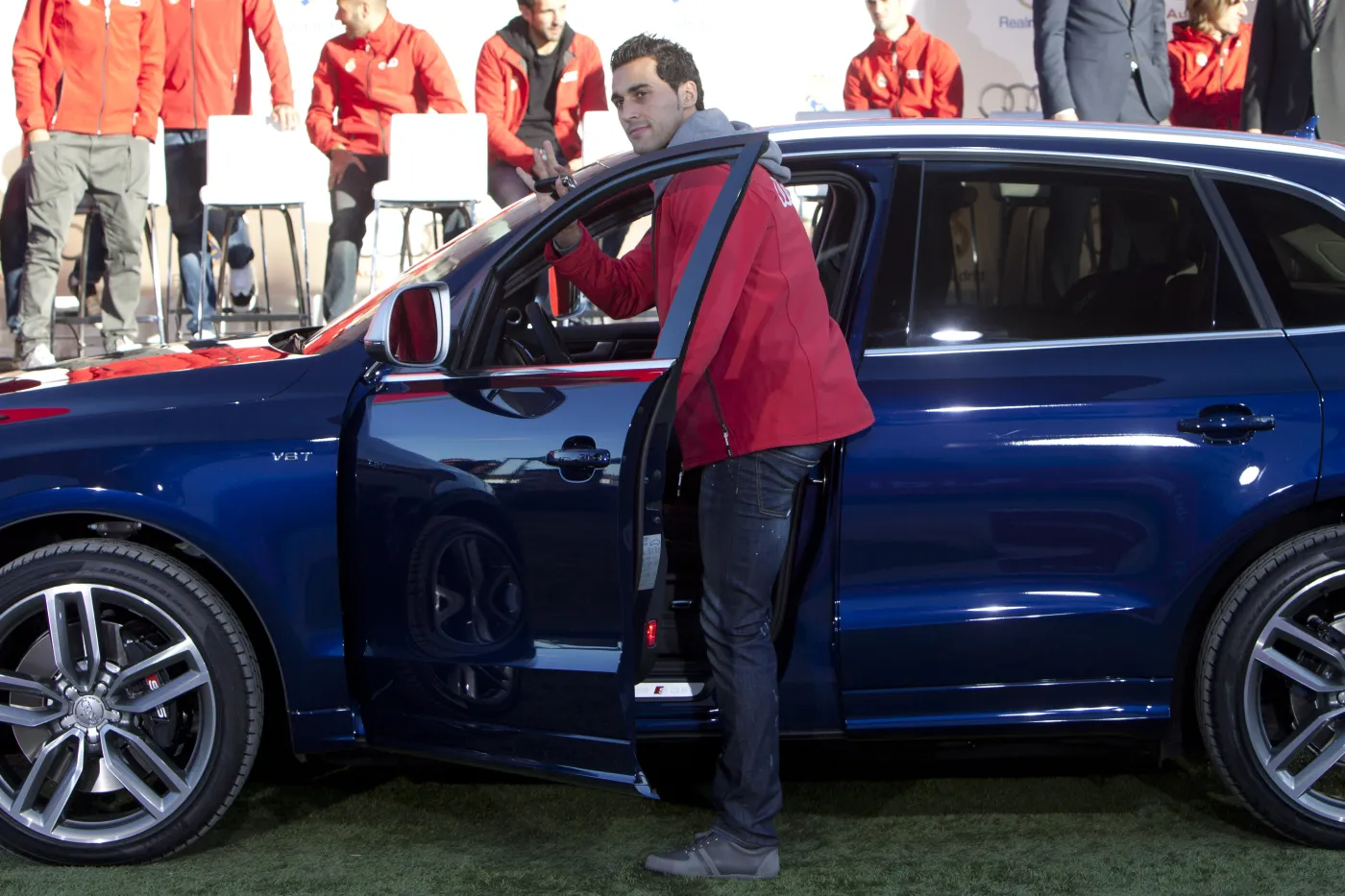 5688075-alvaro-arbeloa-i-audi-sq5.jpg
