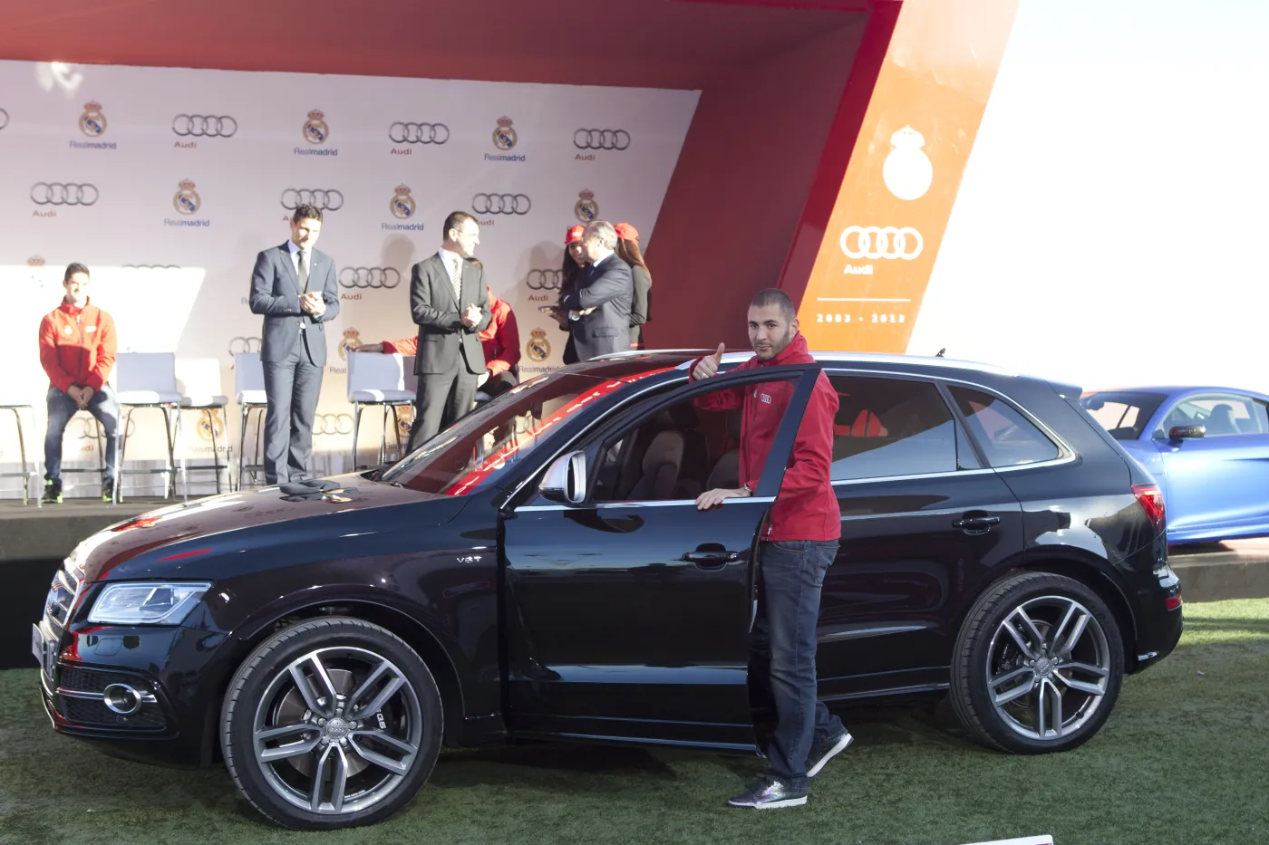 5688264-karim-benzema-i-audi-sq5.jpg