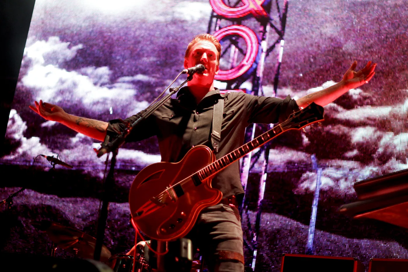 5645834-queens-of-the-stone-age.jpg