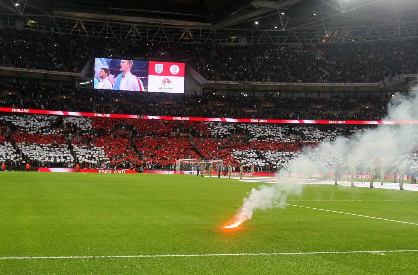 5525422-polscy-kibice-na-wembley.jpg