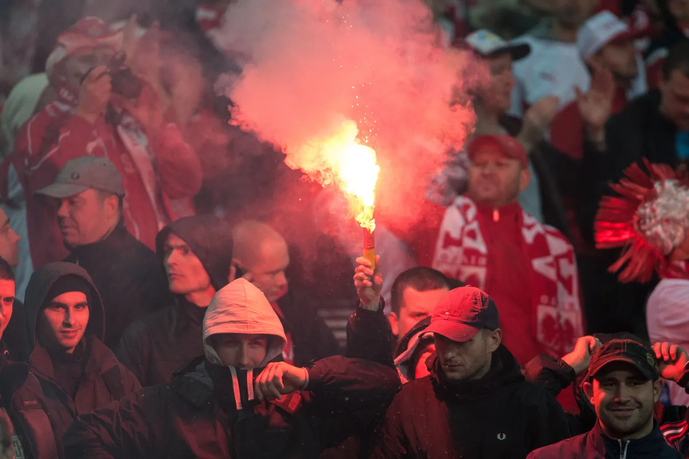 5525335-polscy-kibice-na-wembley.jpg
